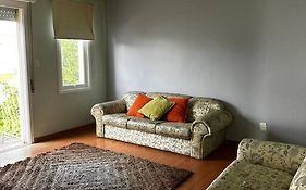 Amplo apartamento com 2 garagens